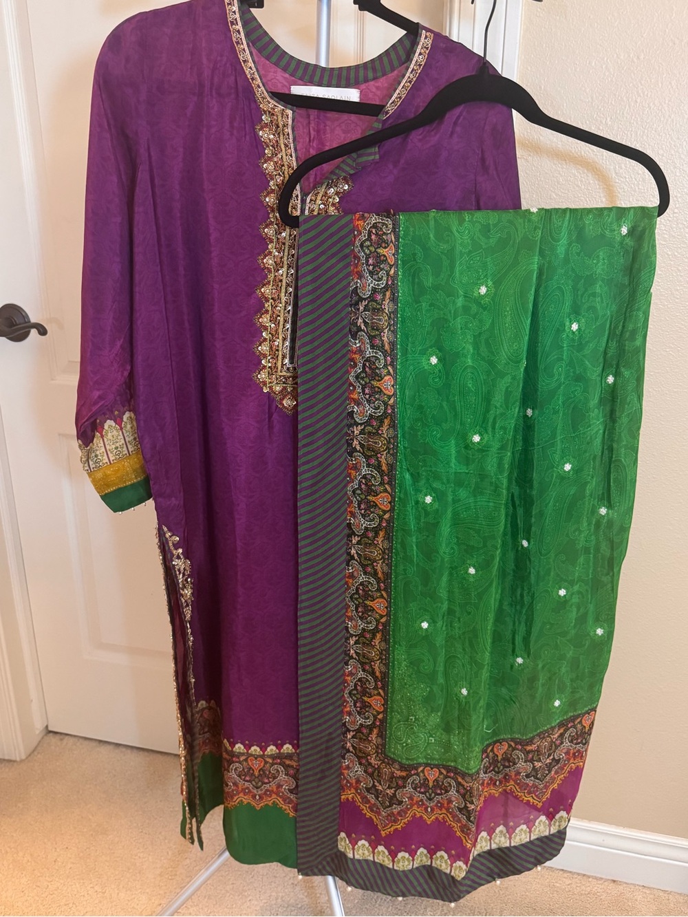 Faiza saqlain silk kurta set with zari work